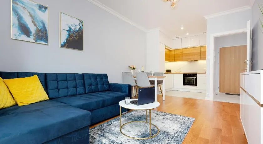 Apartament Dom przy Okrzei by Renters Prestige - Image 1