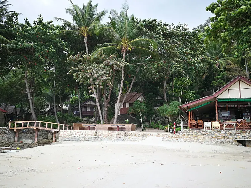 Smile Bungalow Bottle Beach - Image 1