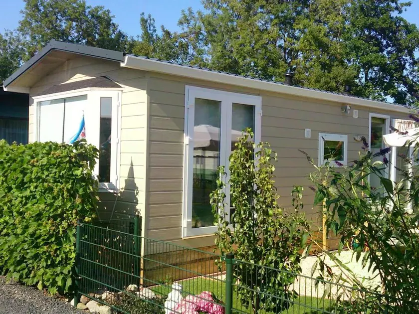Modern chalet with oven, near the Wadden Sea - Image 1