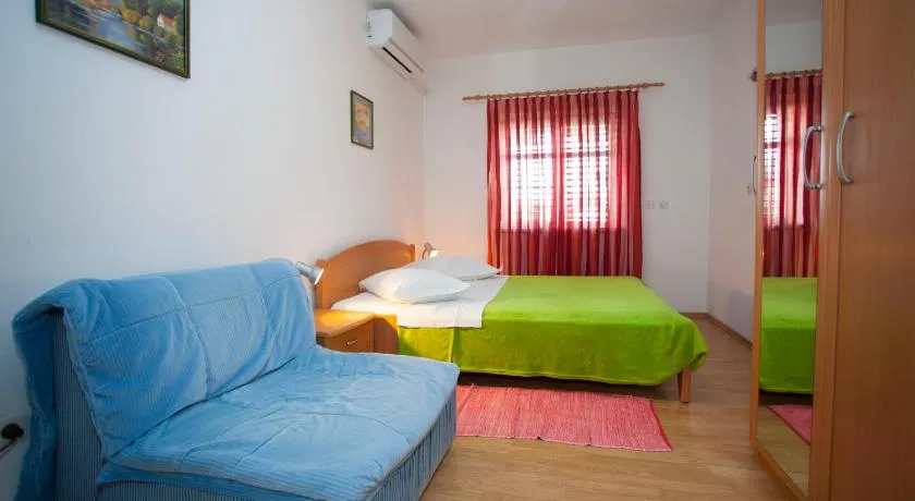 Deluxe Apartment Mrnjica with a private parking, terrace and sea view - Image 1