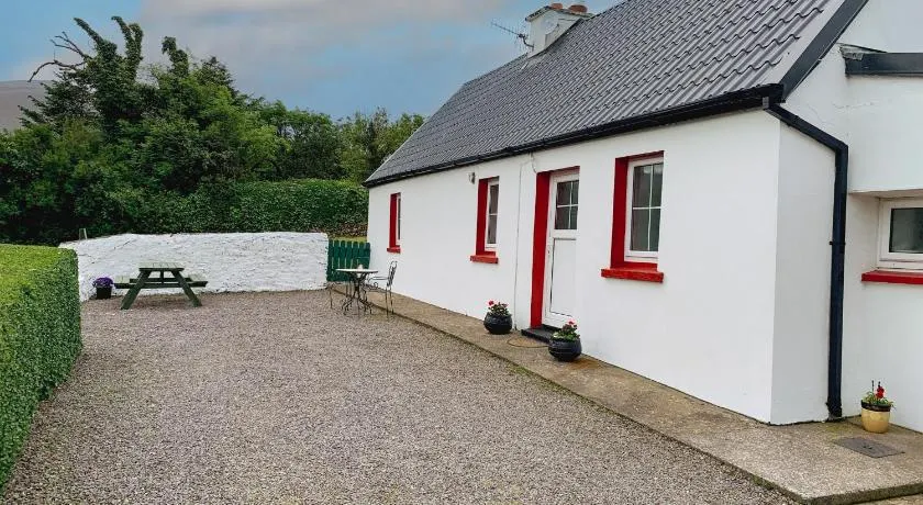 Glenbeigh Holiday Cottage - Tigin Mamo by Trident Holiday Homes - Image 1