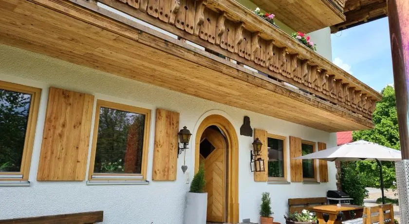 Familienfreundliches Ferienhaus mit Grill, Terrasse und Garten | Haustiere sind willkommen - Image 1