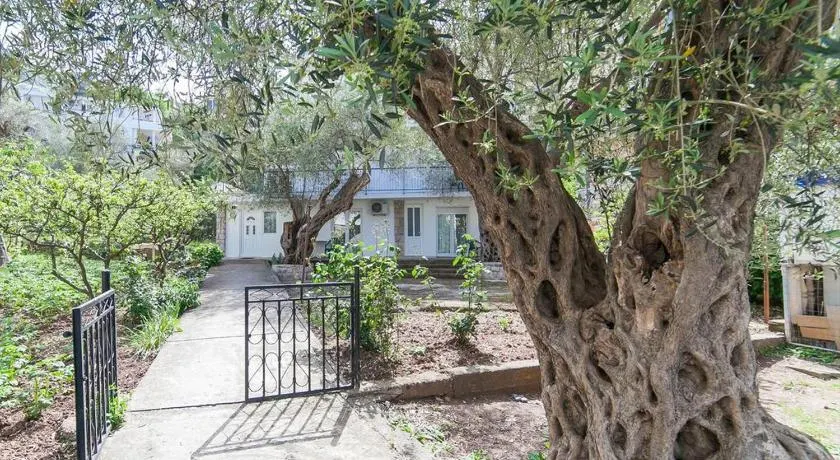 Hana Accommodation - Image 1