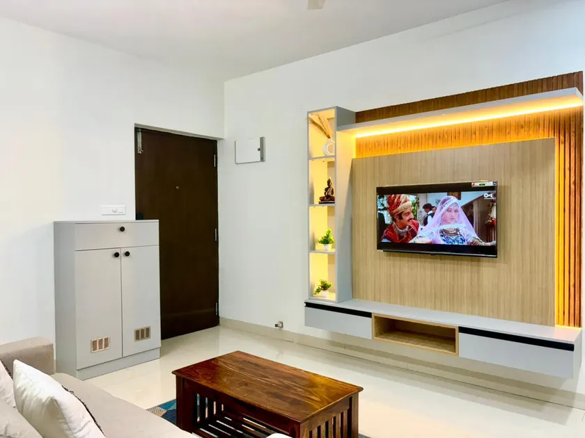 Vansa Stays- 1BHK & 2BHK Quiet & Comfortable Near Airport - Image 1