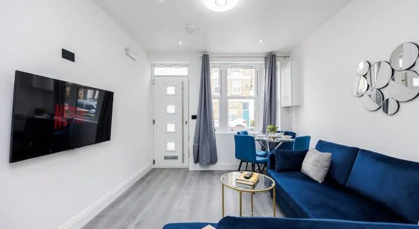 2 Bedroom Ground Floor Apartment In East Dulwich , Leisure Stays , Ideal For Long Stays Weekly & Monthly Offers - Image 1