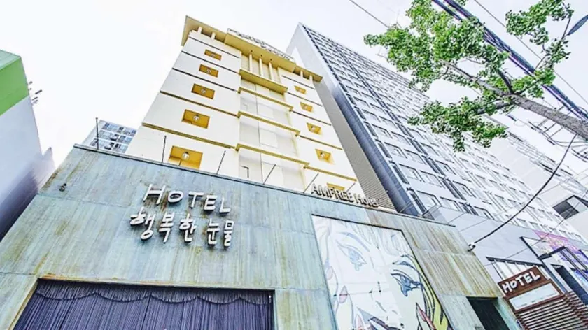 Happy Tears Hotel - Image 1