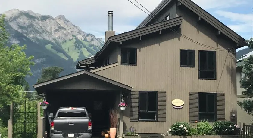 Mountain View Bed & Breakfast - Image 1