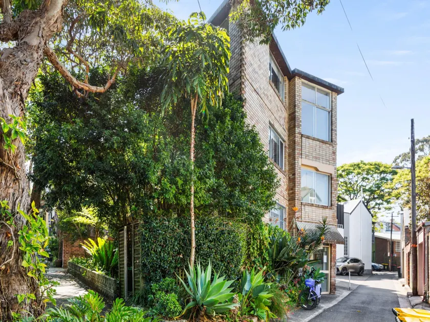 Convenient Studio in Trendy Inner-City Suburb - Image 1