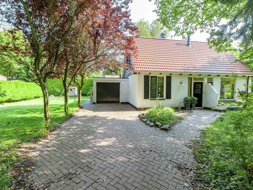 Charming Holiday Home in Burgh-Haamstede near Beach - Image 1