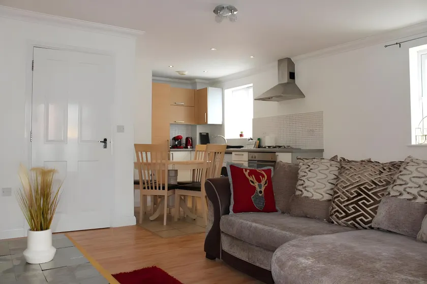 Eldridge Court Apartment - Image 1