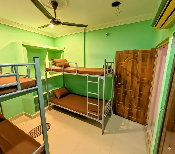 Tiny Hub, Smart & Comfy Rooms - Image 1