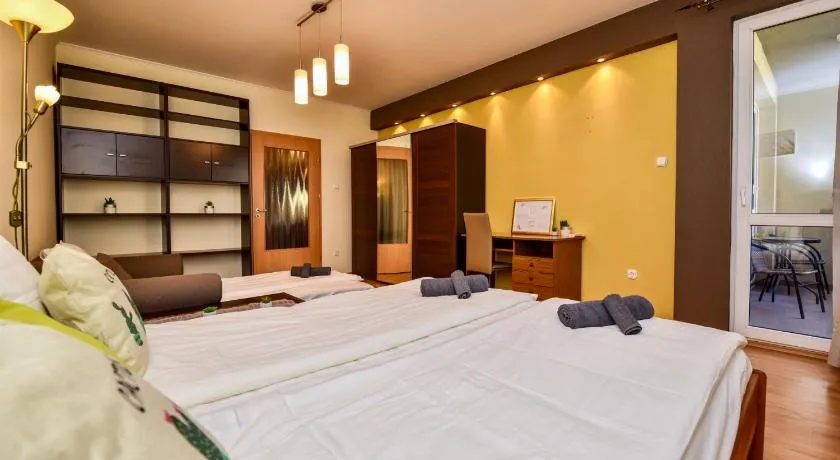 Cappuccino Apartment with Balcony and FREE PARKING - Image 1