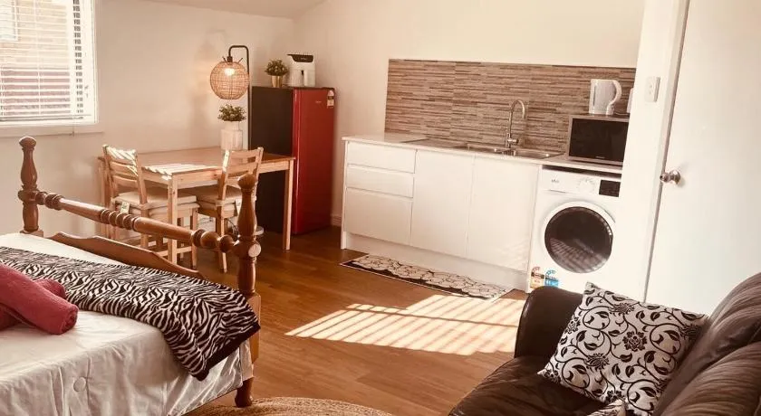 Love Cottage - Image 1