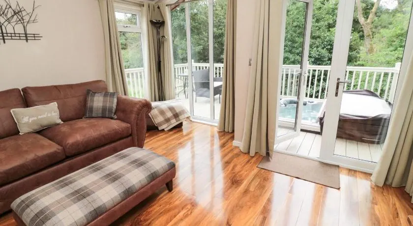 Number 43 Burnside Lodge - Image 1