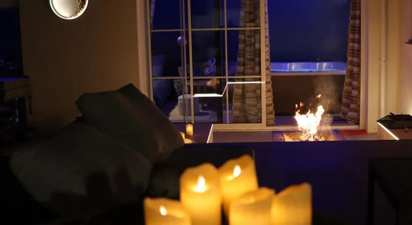 Li li et rose - Suite avec jacuzzi privatif - Image 1