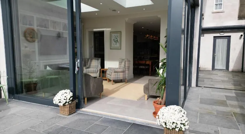 Cashel Regency Townhouse - Image 1