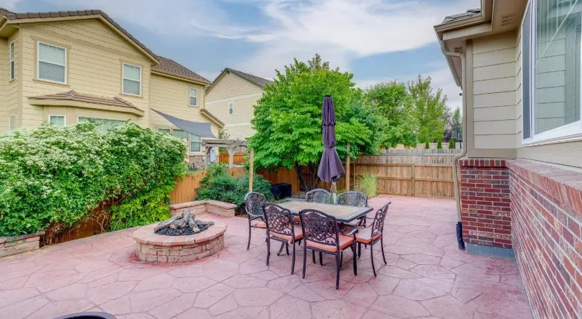 Yard, Home Gym, & Game Room: Spacious Aurora Home - Image 1