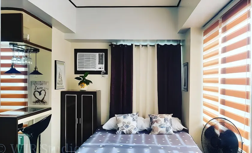 Deluxe Couple Suite - with Lake View in Alabang! - Image 1