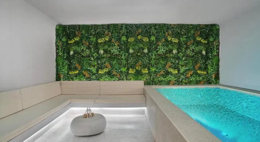 CITYLUXE Suites & Rooms - Image 1