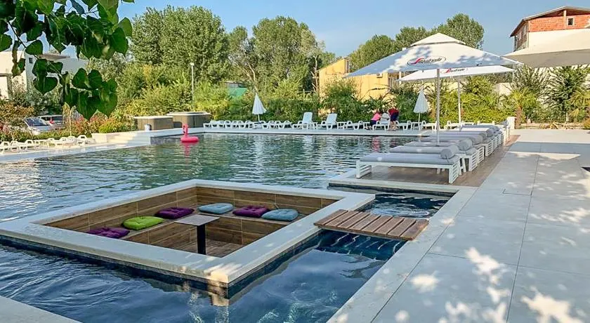 Hotel Bora Bora velipoja - Image 1