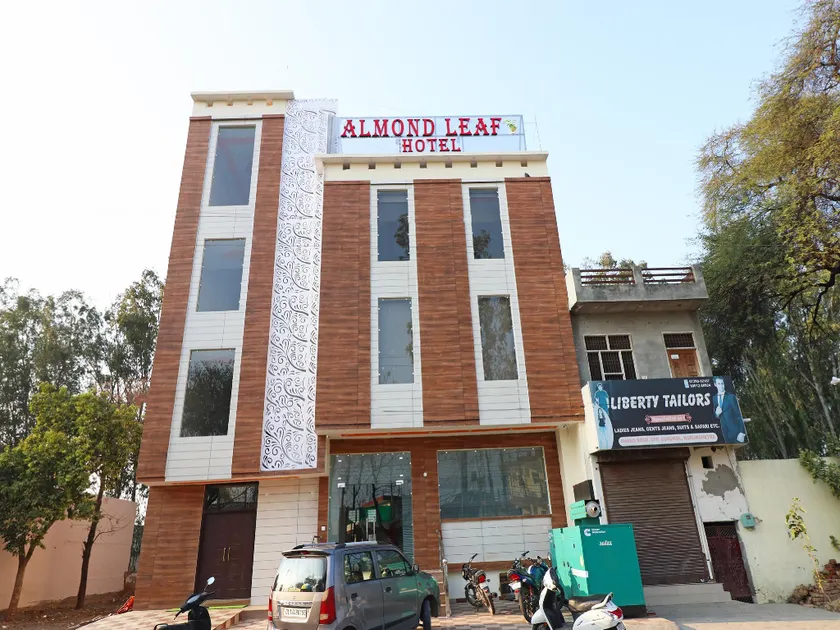 OYO 29006 Hotel Almond Leaf - Image 1