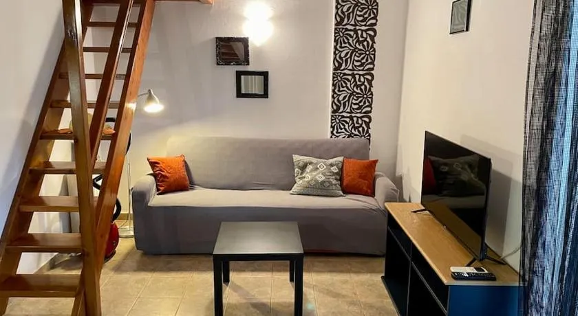 Studio in Nea Styra - Image 1