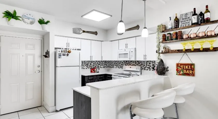 1 Bedroom Apt With Patio in South Riverside - Image 1
