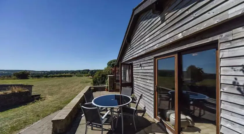 Amber Cabin - Image 1