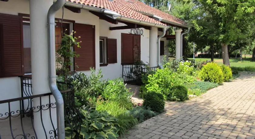 Villa Patio - Image 1