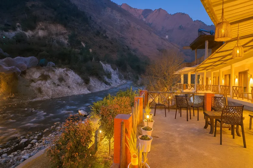 Tirthan Inn - Riverside Stay & Mountain View - Image 1
