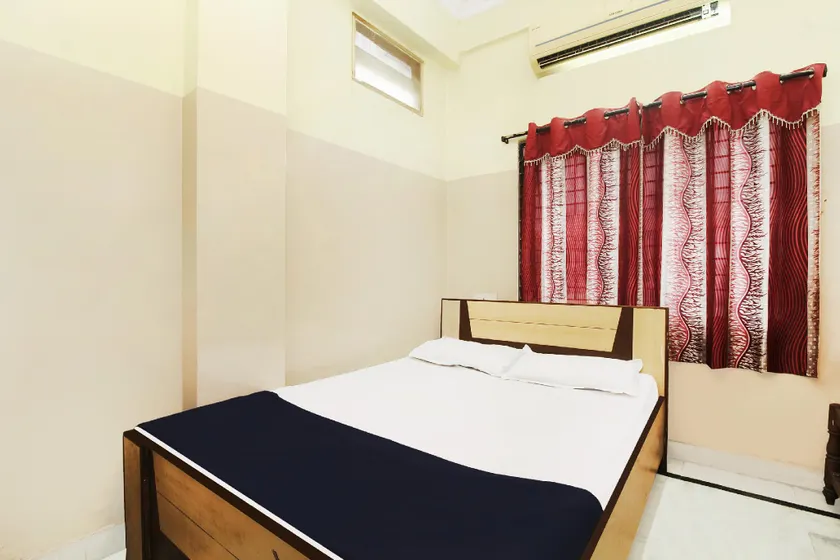SPOT ON 37669 Hotel Shiva Sai Lodge - Image 1