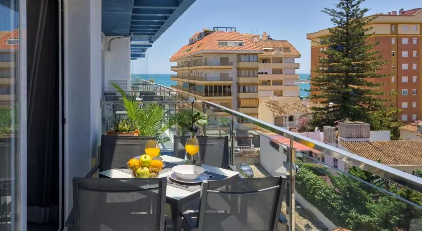 Sur Suites La Dorada, centricos soleados a pocos metros de la Playa y con Parking Opcional - Image 1