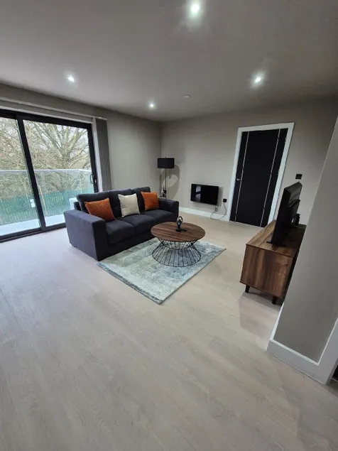 #22 Lux & Stylish 2 bed 2 bath Apart w balcony 11 - Near Cannon Hill Park - Sleeps 4 - Perfect for contractors and families - Free parking - Image 1