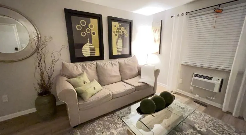 1br 1st floor The Sage Sancuary! Prime Location - Image 1