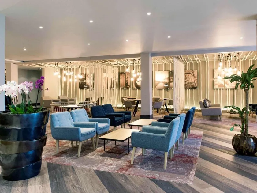 The Luxury Central Cardiff Signature Hotel By Belvilla - Image 1