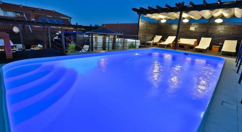 Garni Hotel Zen free parking - Image 1
