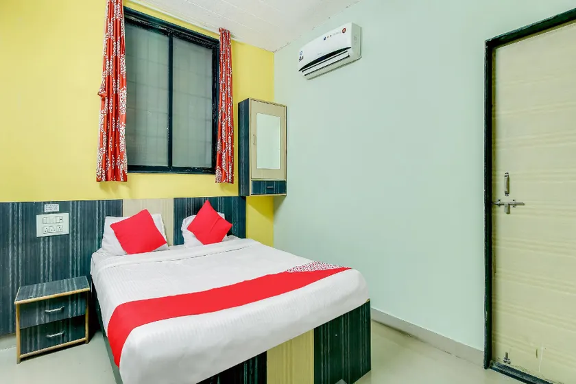 OYO 48395 Hotel Yashodhan Lodging - Image 1