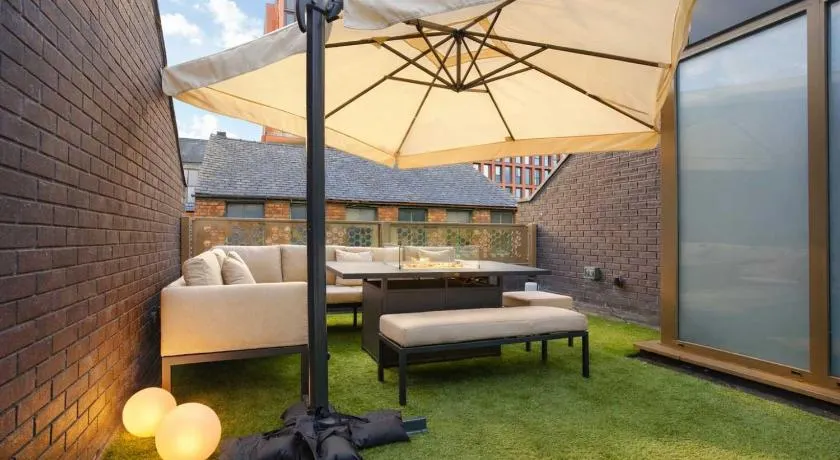 Townhouse East by CasaCity - Image 1