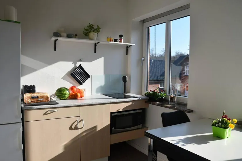 Lovely Town Apartment - Sleeps 5 Parking & Garden - Image 1