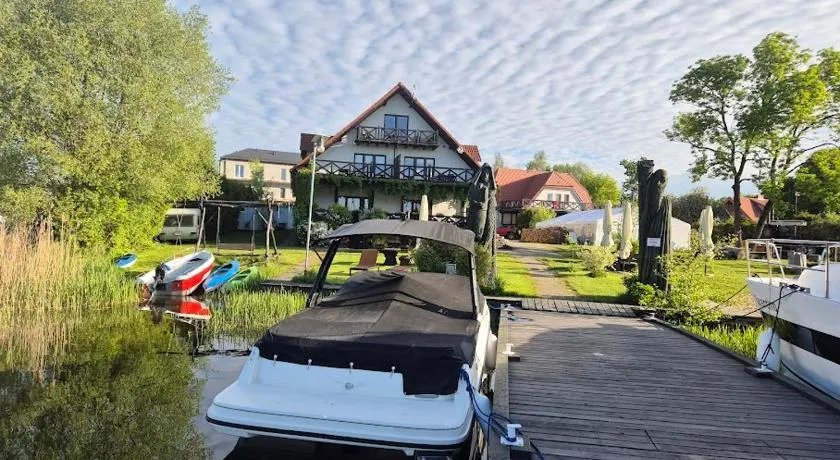 Pensjonat Rybaczówka - noclegi, restauracja, port - Image 1