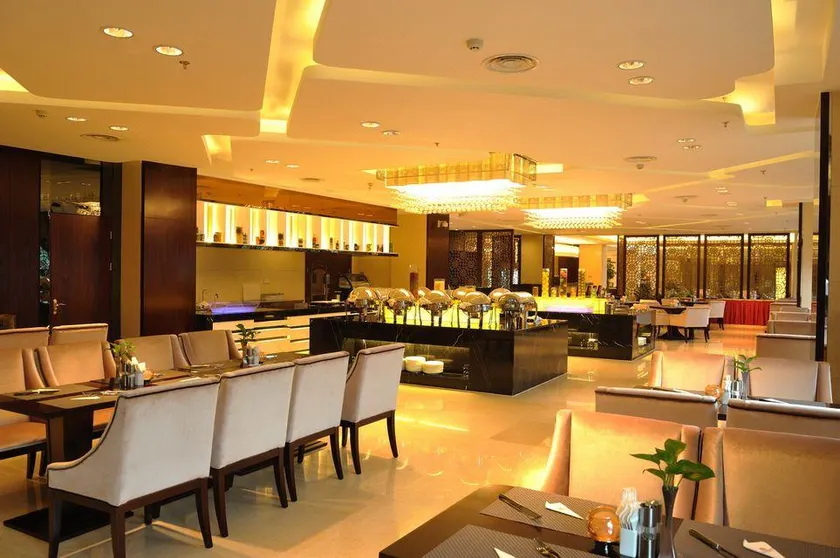 New Continental June House Hotel - Image 1