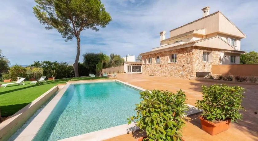 Villa Can Luciana avec piscine privée, jardin et espace extérieur exclusif à Majorque - Image 1