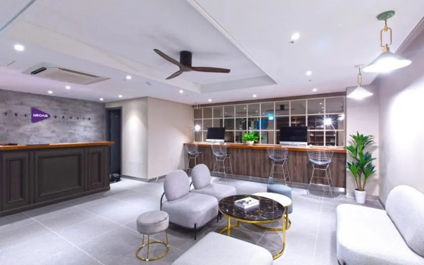Brosis Hotel - Image 1