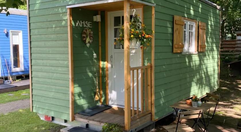 Tiny House Ahse im PIER9 Tiny House Hotel - Image 1