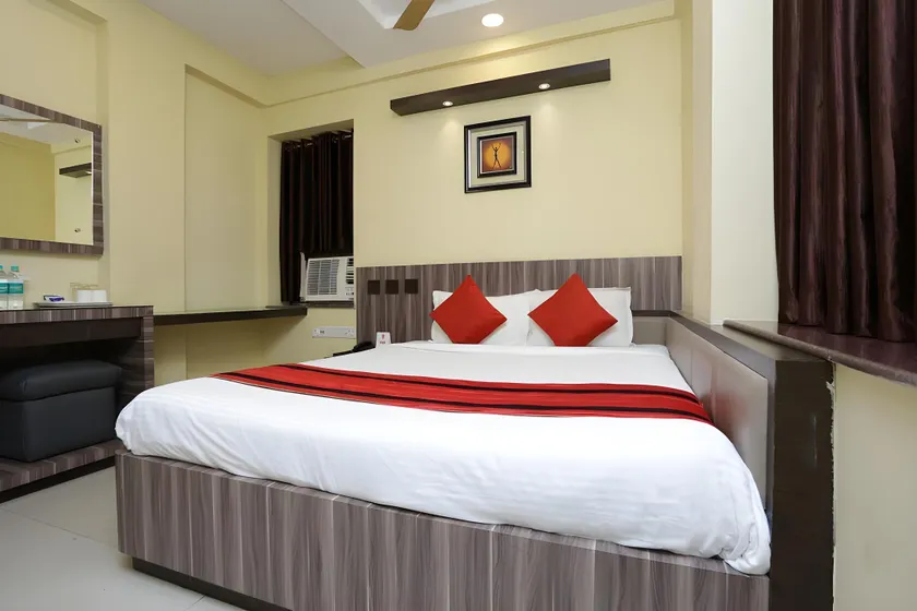Hotel Diamond Plaza Bowbazar - Image 1