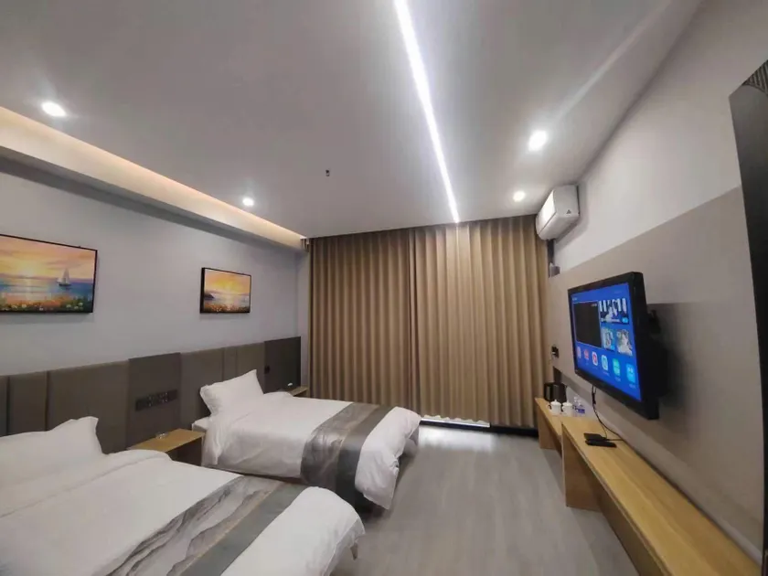 Dongxing Hotel - Image 1