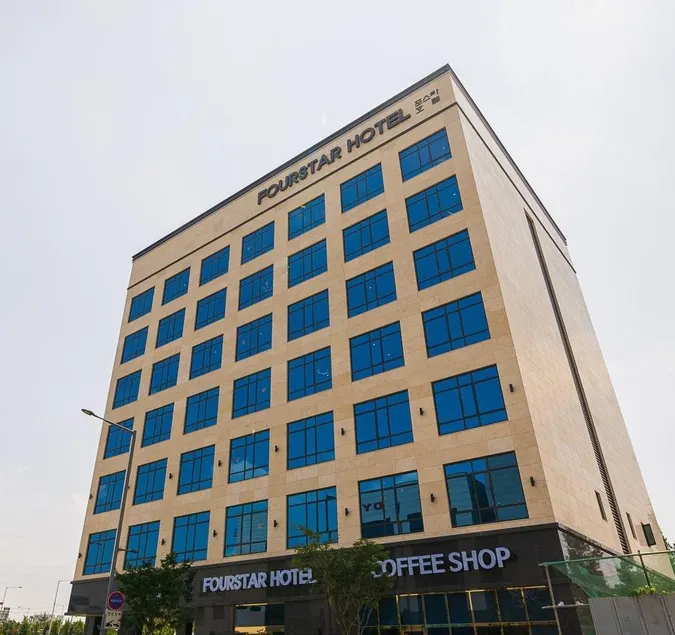 FOUR STAR HOTEL - Image 1