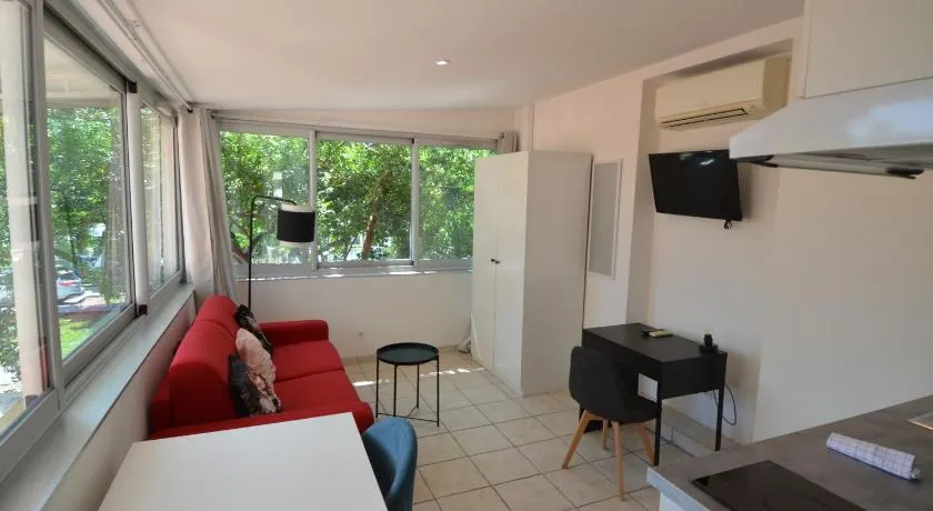 STUDIO CASSIN - next to tramway line 2 near airport - Image 1