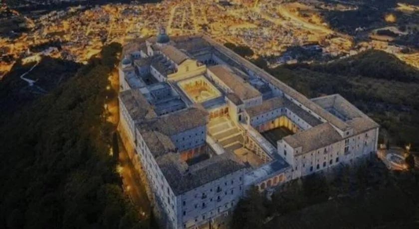 Accanto all'autostrada al centro tra Roma e Napoli - Image 1