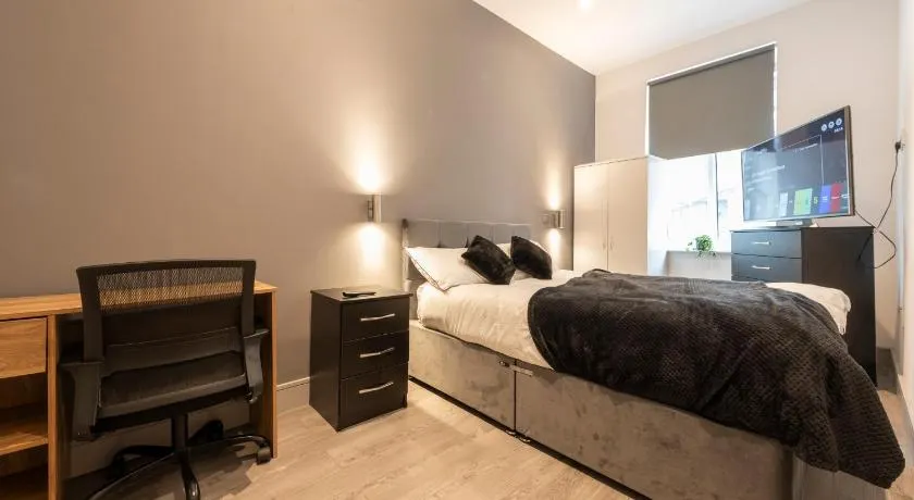 1 Bedroom Luxury Serviced Apartment - Image 1